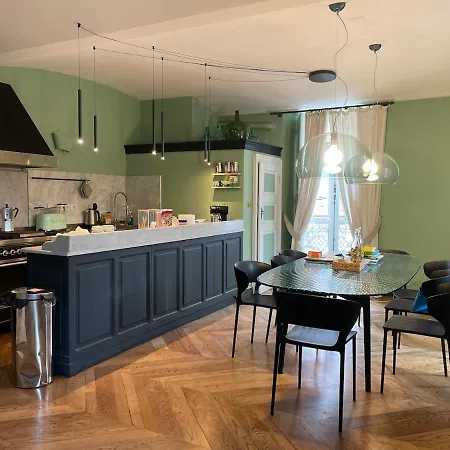 The Heritage - Grand In Historic Apartment