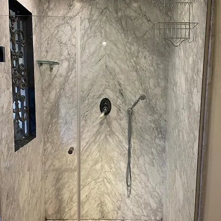 The Heritage - Grand In Historic Apartment