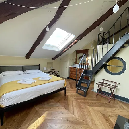The Heritage - Grand In Historic Apartment *