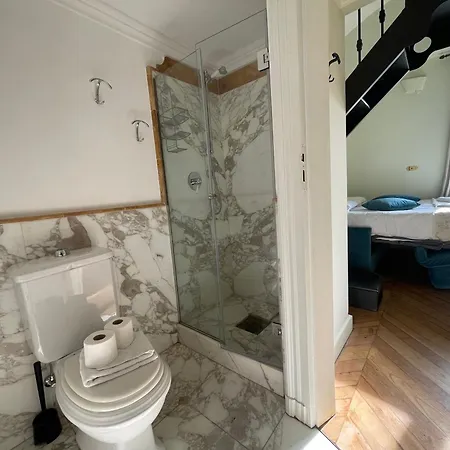 The Heritage - Grand In Historic Apartment *