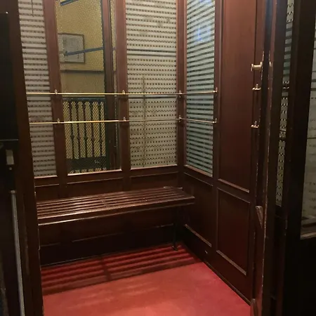 The Heritage - Grand In Historic Apartment *