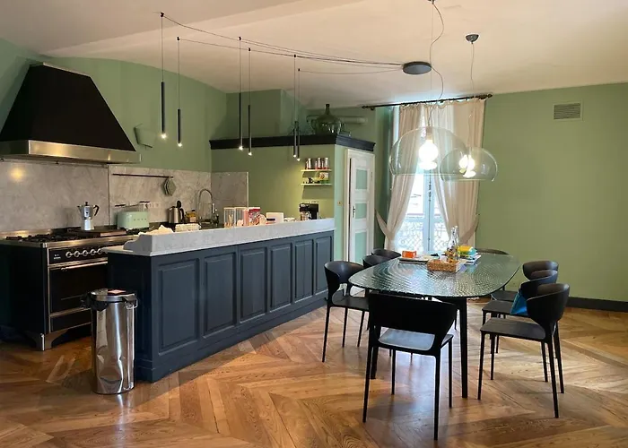 The Heritage - Grand In Historic Apartament