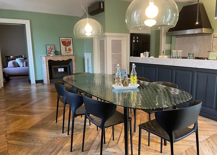 The Heritage - Grand In Historic Appartement *