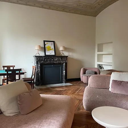 The Heritage - Grand In Historic Apartment