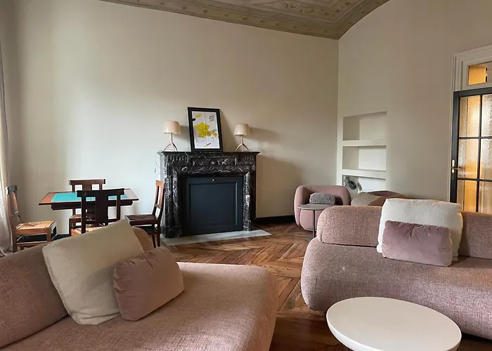 The Heritage - Grand In Historic Apartment