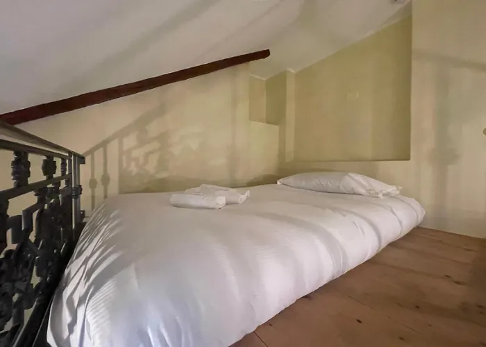 The Heritage - Grand In Historic Apartment